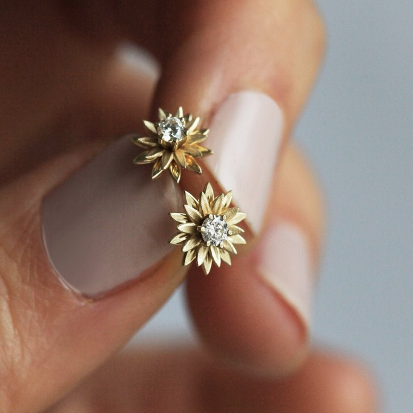 Sunflower Shape Snow Flake Diamond Stud Earrings Yellow Gold 24kdiamond